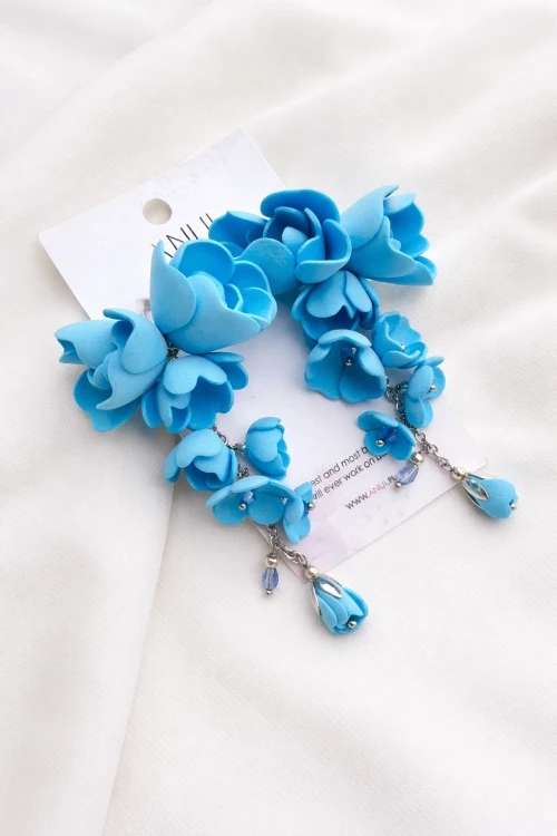 855 LightBlue Gardenia jasno niebieskie kolczyki kwiaty ANUI (5).png