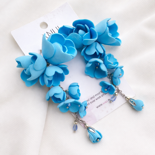 855 LightBlue Gardenia jasno niebieskie kolczyki kwiaty ANUI (5).png