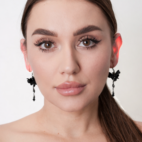 850 Black Daisy czarne kolczyki kwiatuszki (1).png