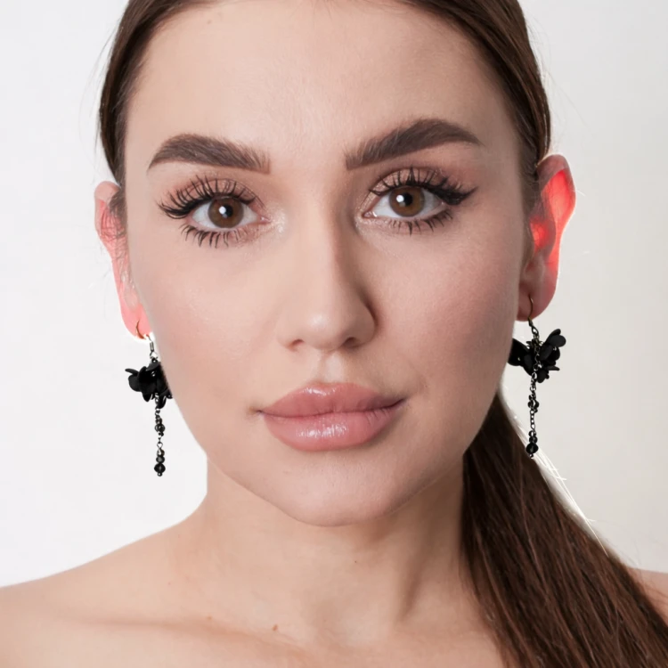 850 Black Daisy czarne kolczyki kwiatuszki (1).png