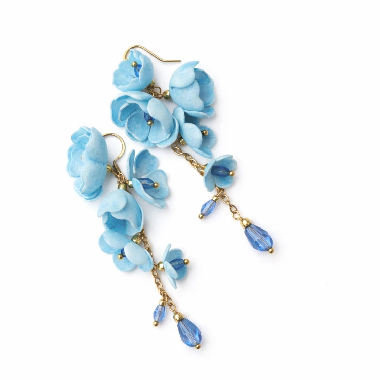 850-1 PaleBlue Daisy niebieskie ombre kolczyki kwiaty ANUI (2).png